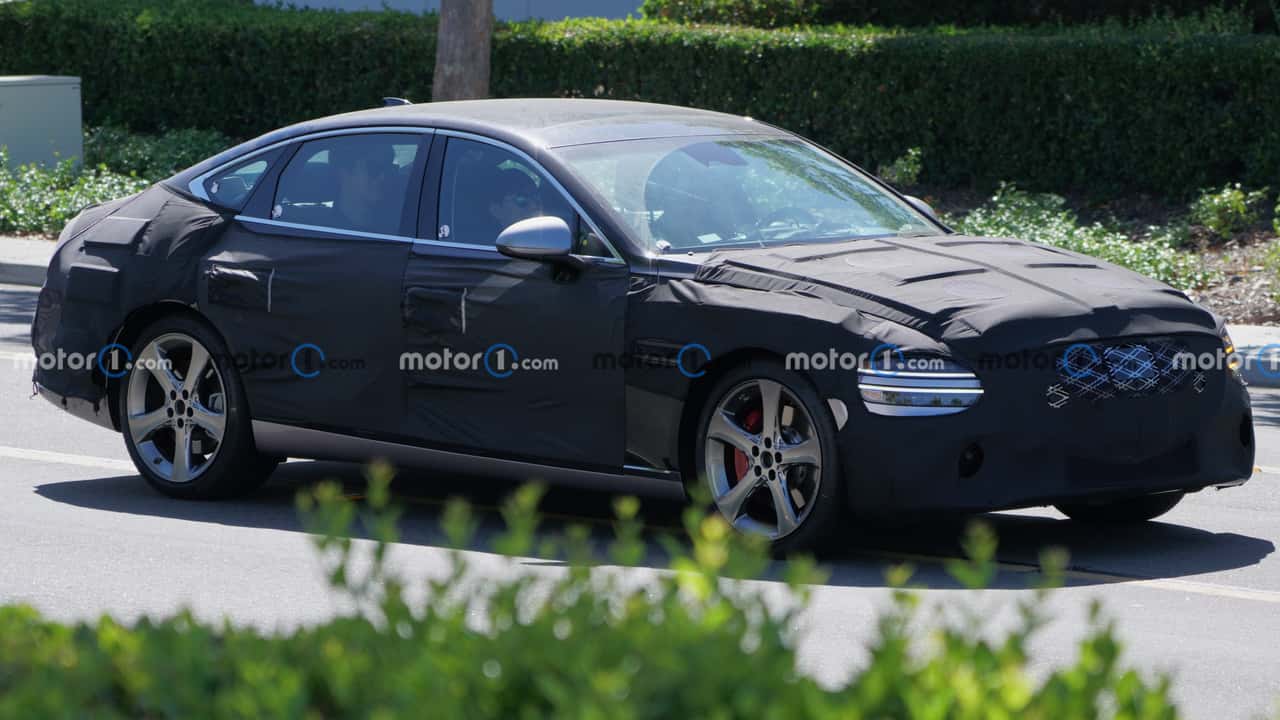 Genesis G80 (2023) als Erlkönig mit Facelift