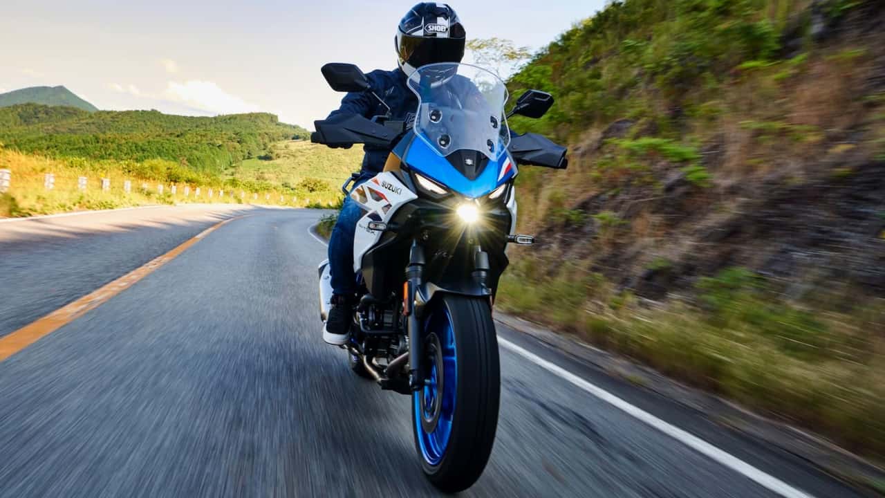 Suzuki SV-7GX - Riding