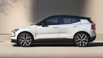 Volvo EX30 (2027) em branco cristal, teto de pedra preta de 22 polegadas