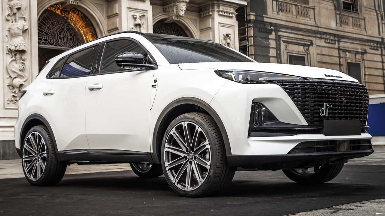 DR porta al Salone Auto Torino il marchio Stilnovo e la prima full hybrid