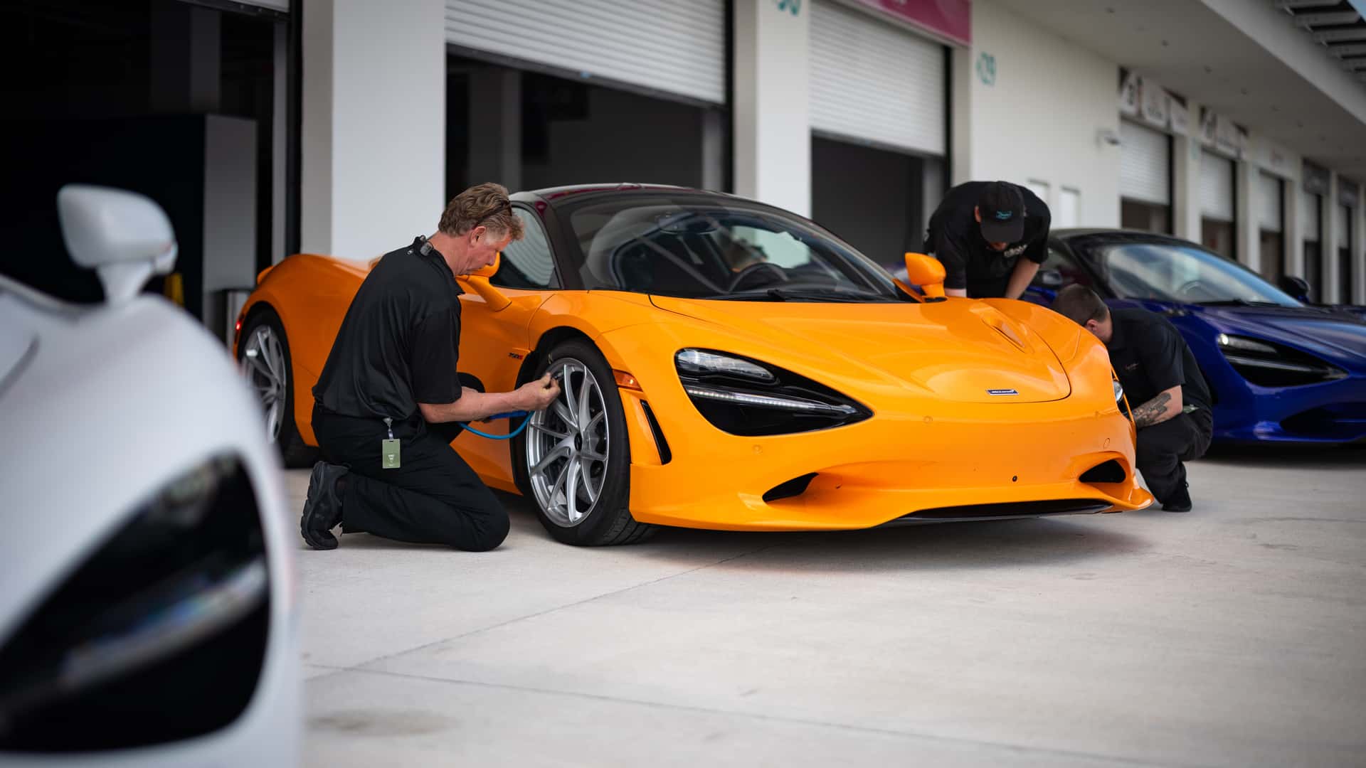 https://cdn.motor1.com/images/mgl/MkMXym/s1/miami-international-autodrome-mclaren-750s.jpg