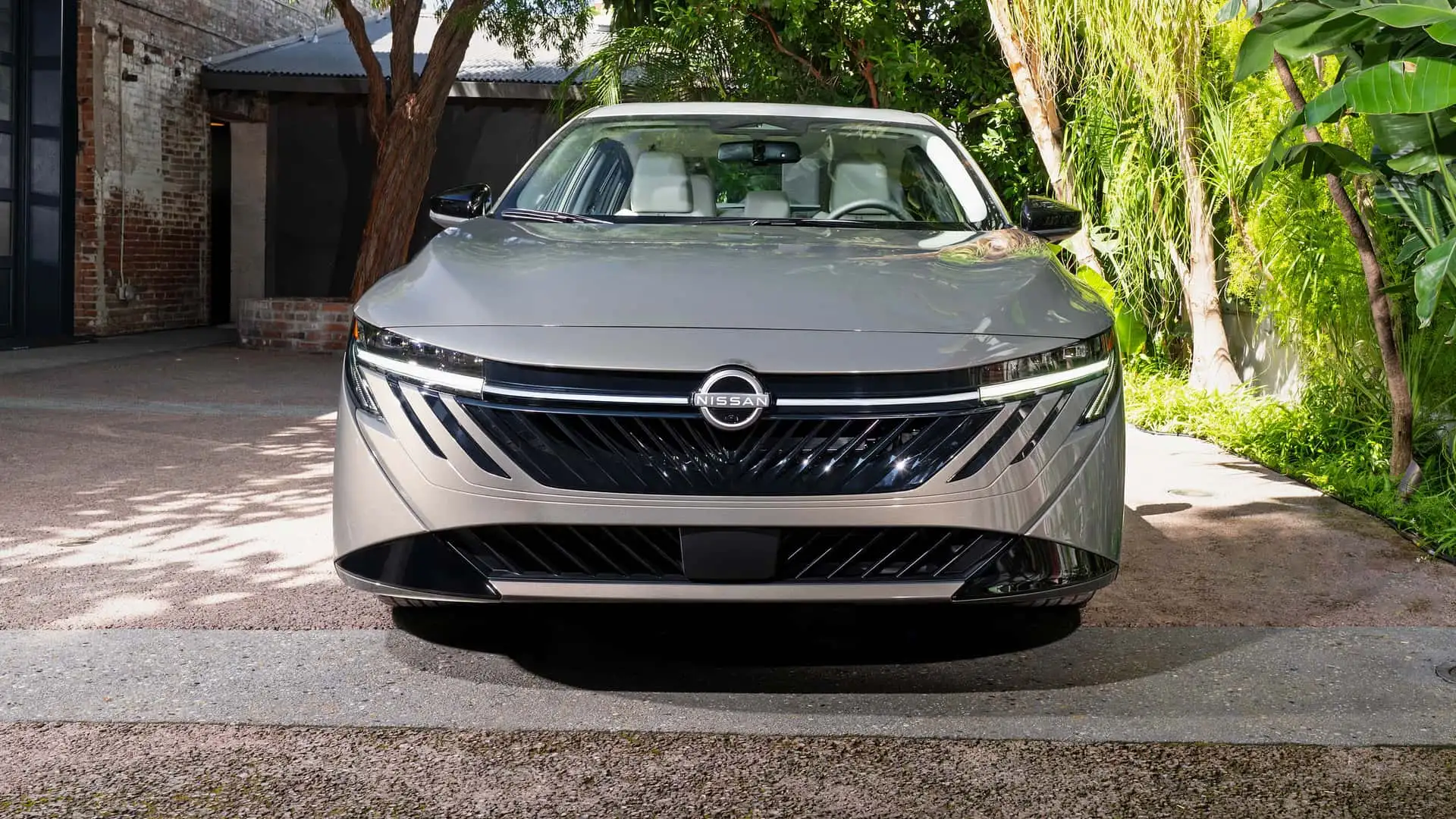 https://cdn.motor1.com/images/mgl/MkMYGn/s1/2026-nissan-sentra-sl.webp