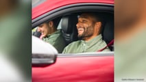 Jonathan Tah hat sichtlich Spaß beim Drift-Training