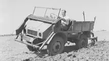Consegna del primo Unimog 1949 prodotto in serie