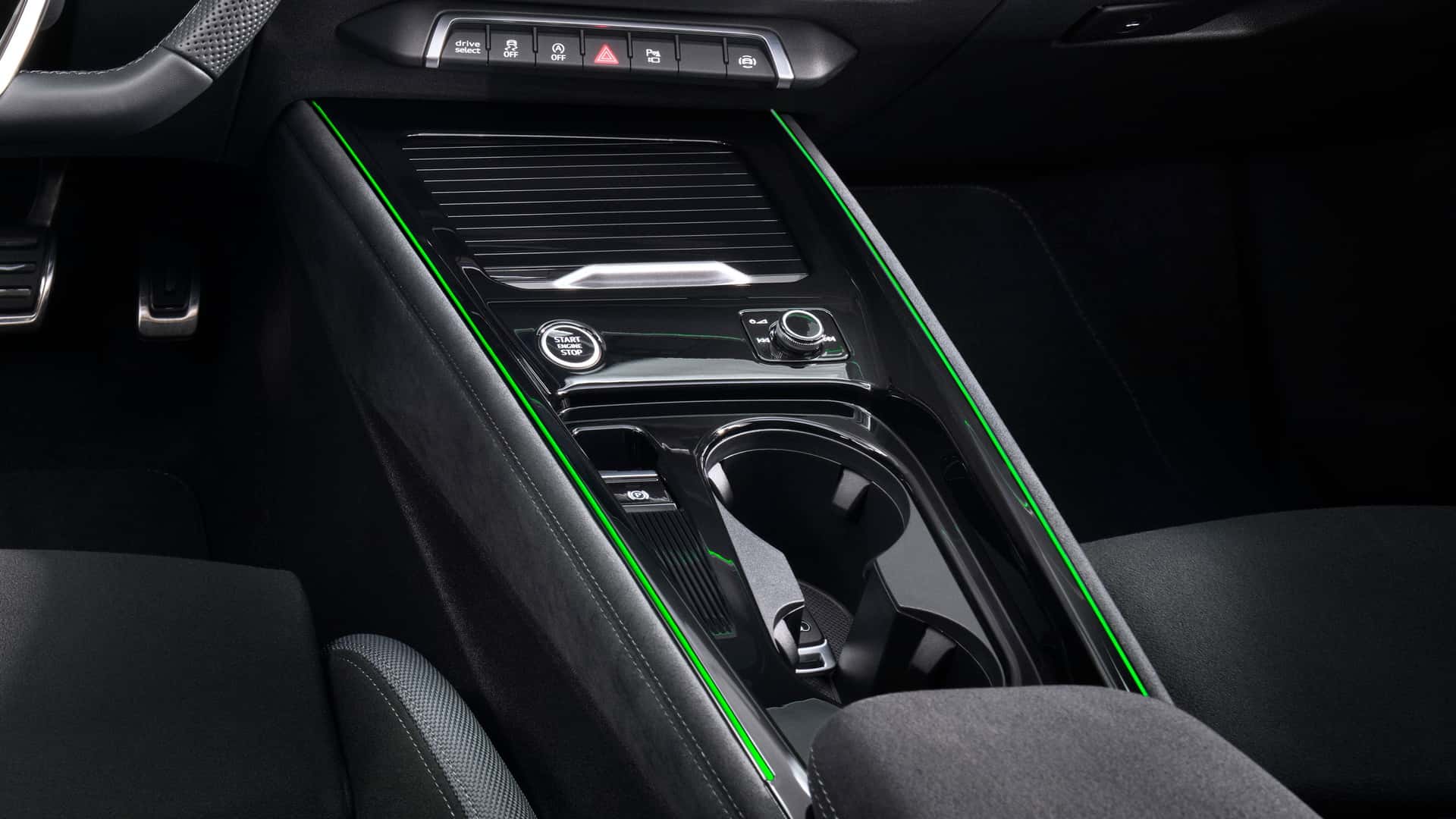 https://cdn.motor1.com/images/mgl/MkV4q4/s1/2026-audi-q3.jpg