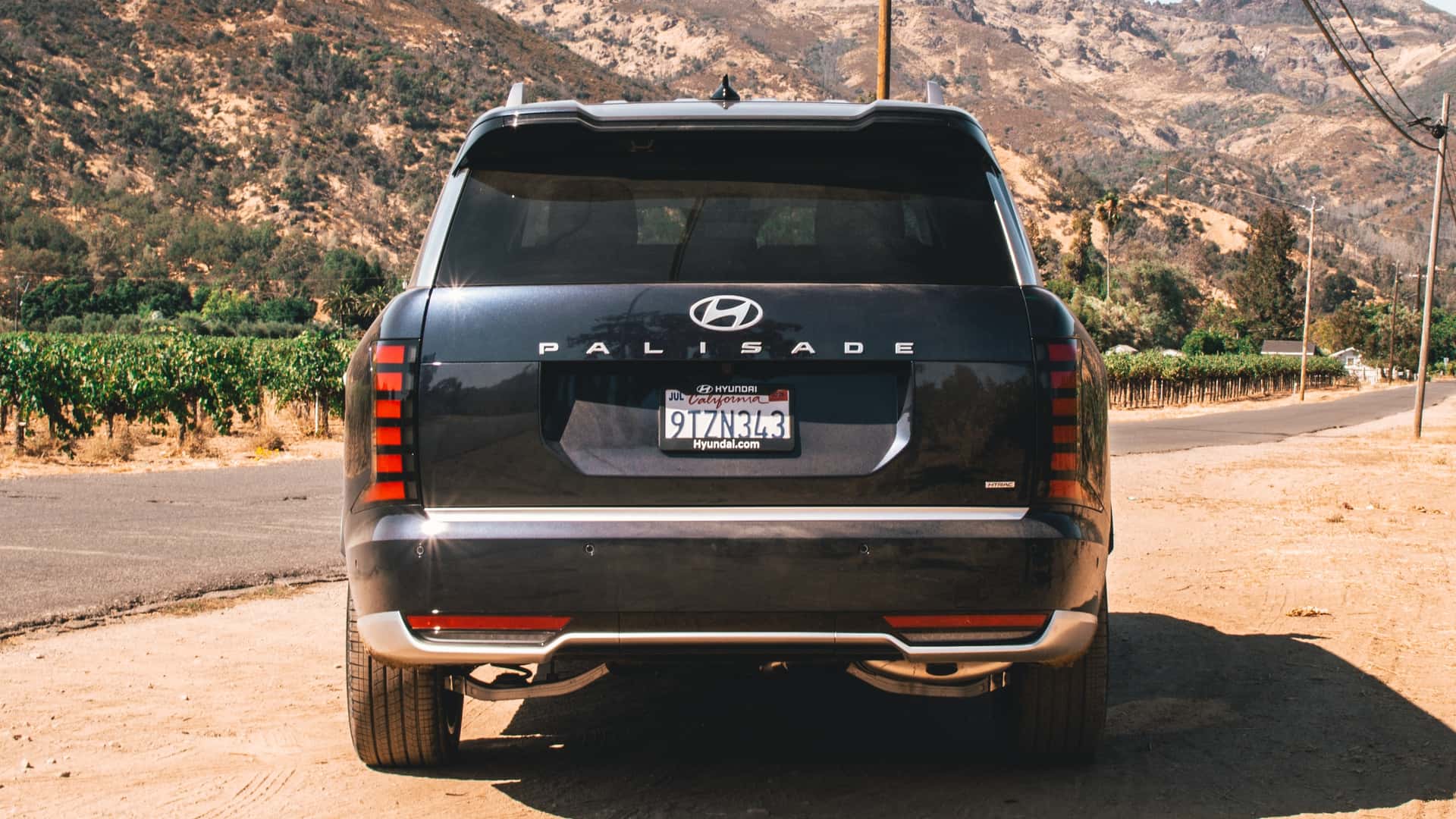 https://cdn.motor1.com/images/mgl/MkV7wp/s1/2026-hyundai-palisade-review.jpg