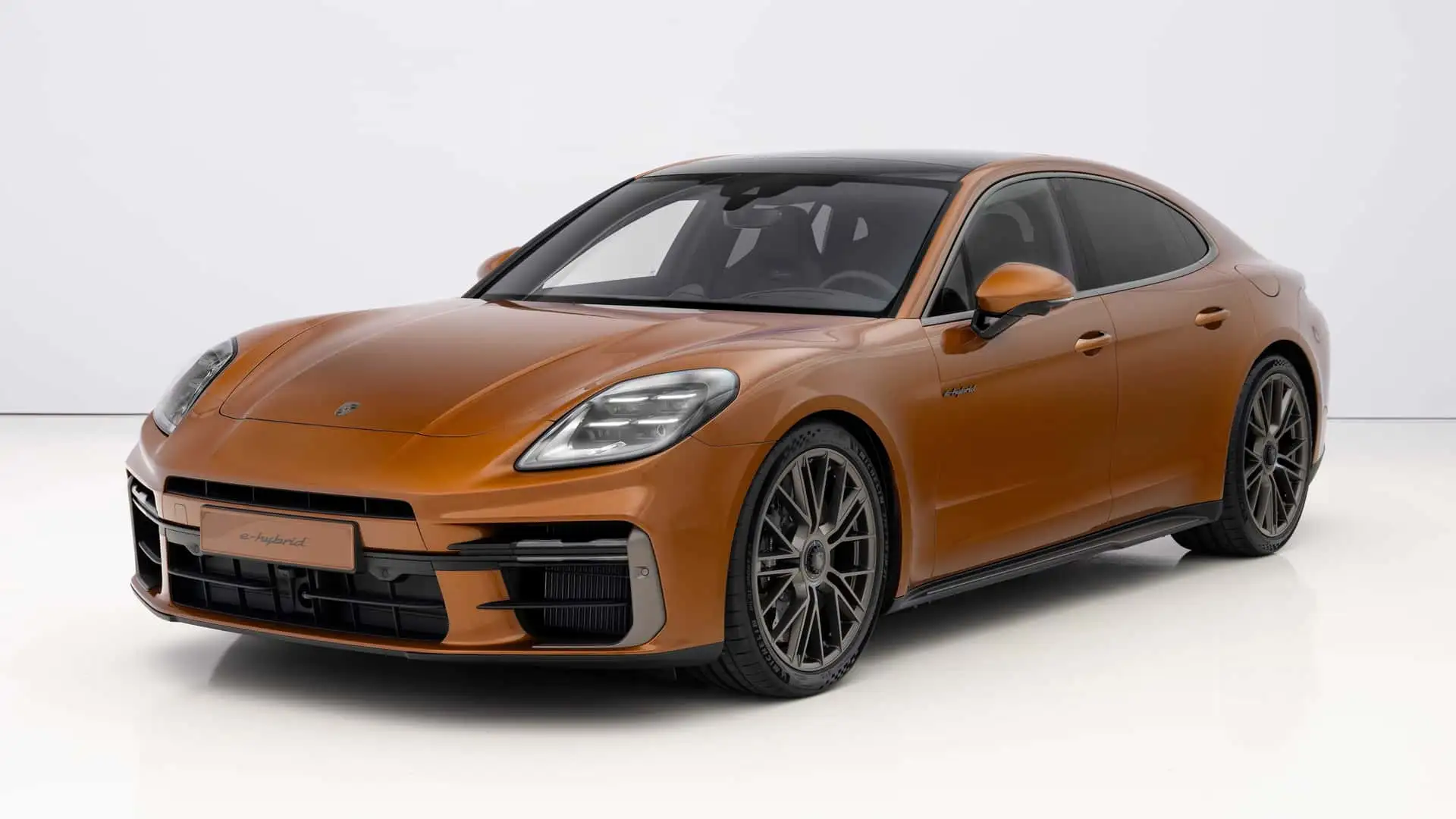 https://cdn.motor1.com/images/mgl/MkVP0X/s1/porsche-panamera.webp