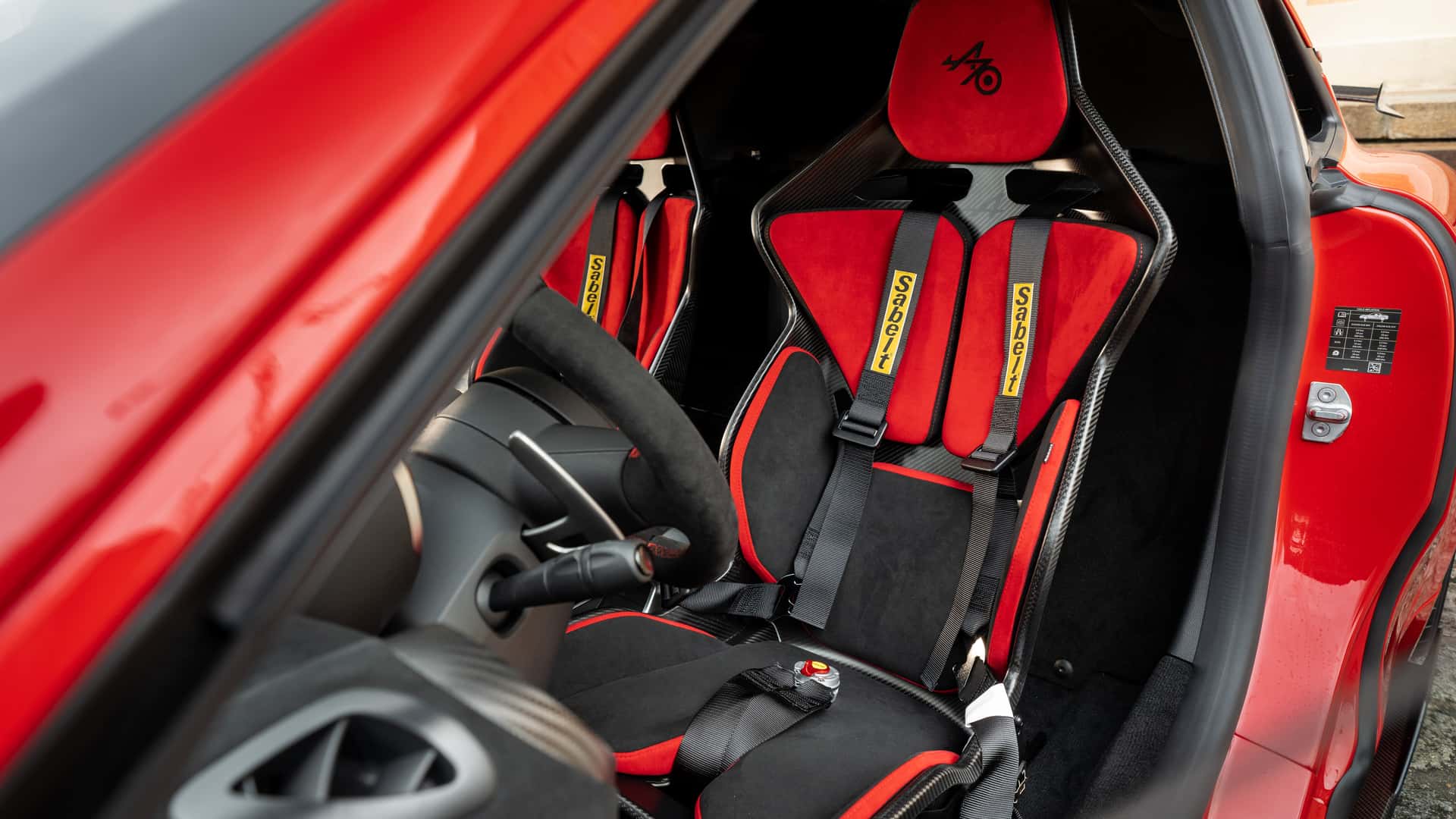 https://cdn.motor1.com/images/mgl/MkVWbE/s1/alpine-a110-r-70.jpg