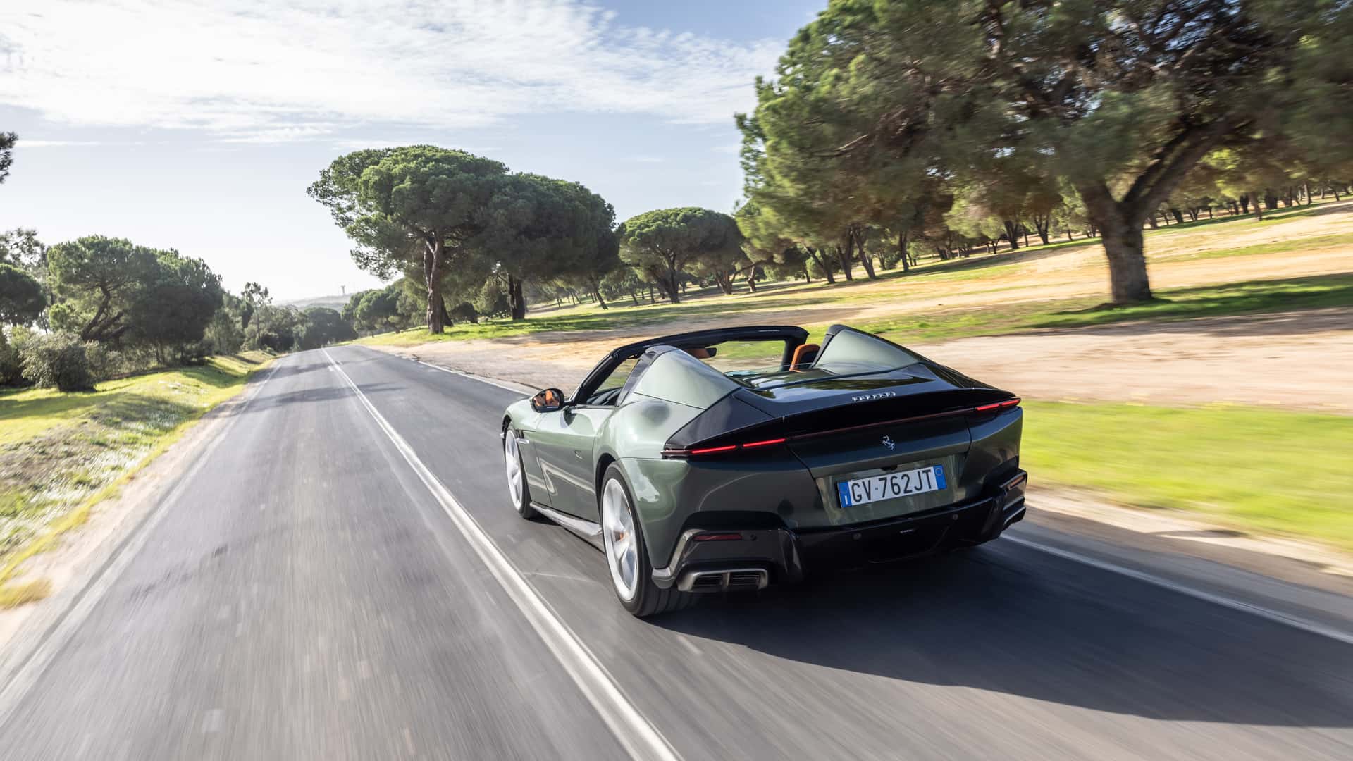 https://cdn.motor1.com/images/mgl/MkVWk4/s1/2025-ferrari-12cilindri-spider-first-drive-review.jpg
