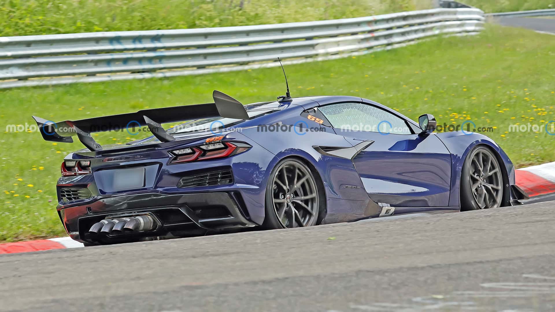 https://cdn.motor1.com/images/mgl/MkVemn/s1/2026-chevrolet-c8-corvette-zora-spy-shots-undisguised-exterior-27.jpg