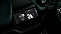 Apple CarPlay Ultra debutta sulle Aston Martin
