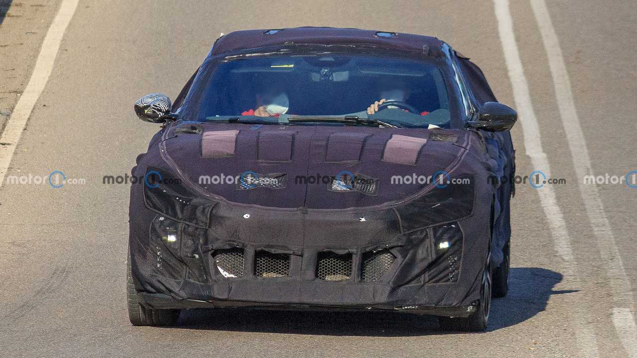 Ferrari Purosangue, le foto spia con la carrozzeria
