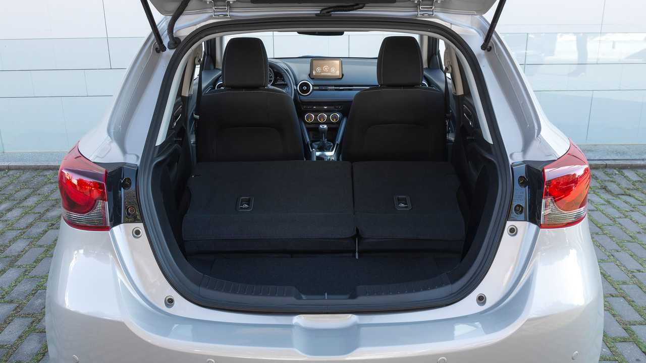 Mazda2 2022