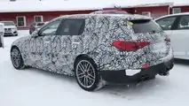 Foto spia Mercedes-AMG C63 Estate 2023