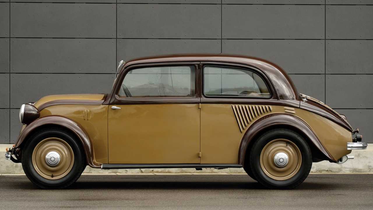 Mercedes-benz 130 berlina, profilo