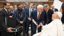 Pininfarina consegna a Papa Francesco 