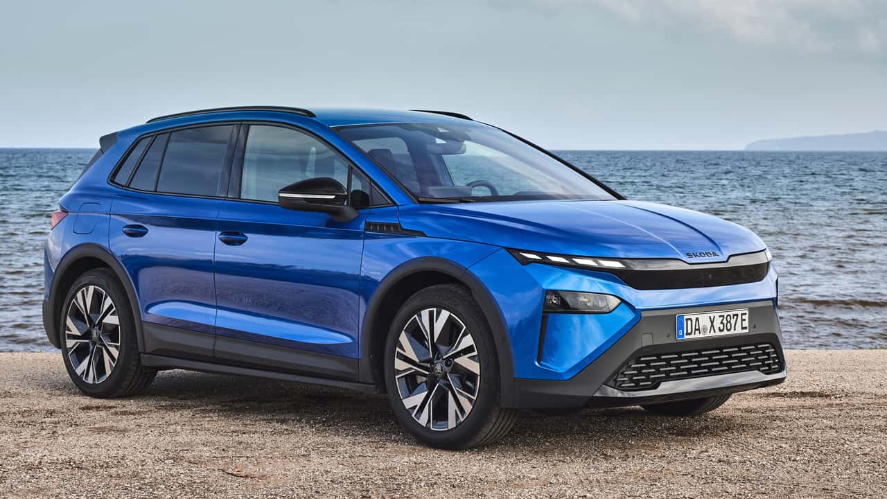 Skoda Elroq Sportline (2025) in Race Blau Metallic