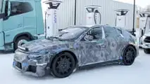 Ferrari-Mule mit Elektroantrieb an der Ionity-Ladestation