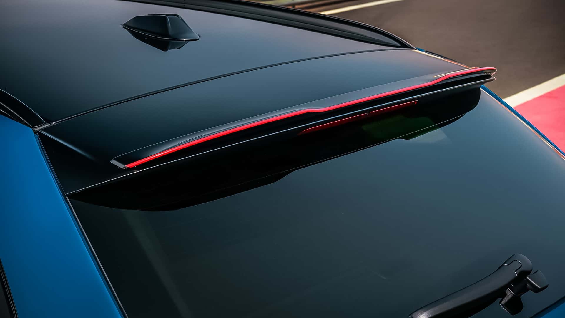 https://cdn.motor1.com/images/mgl/MkYQ4X/s1/bmw-m3-cs-touring-2025.jpg