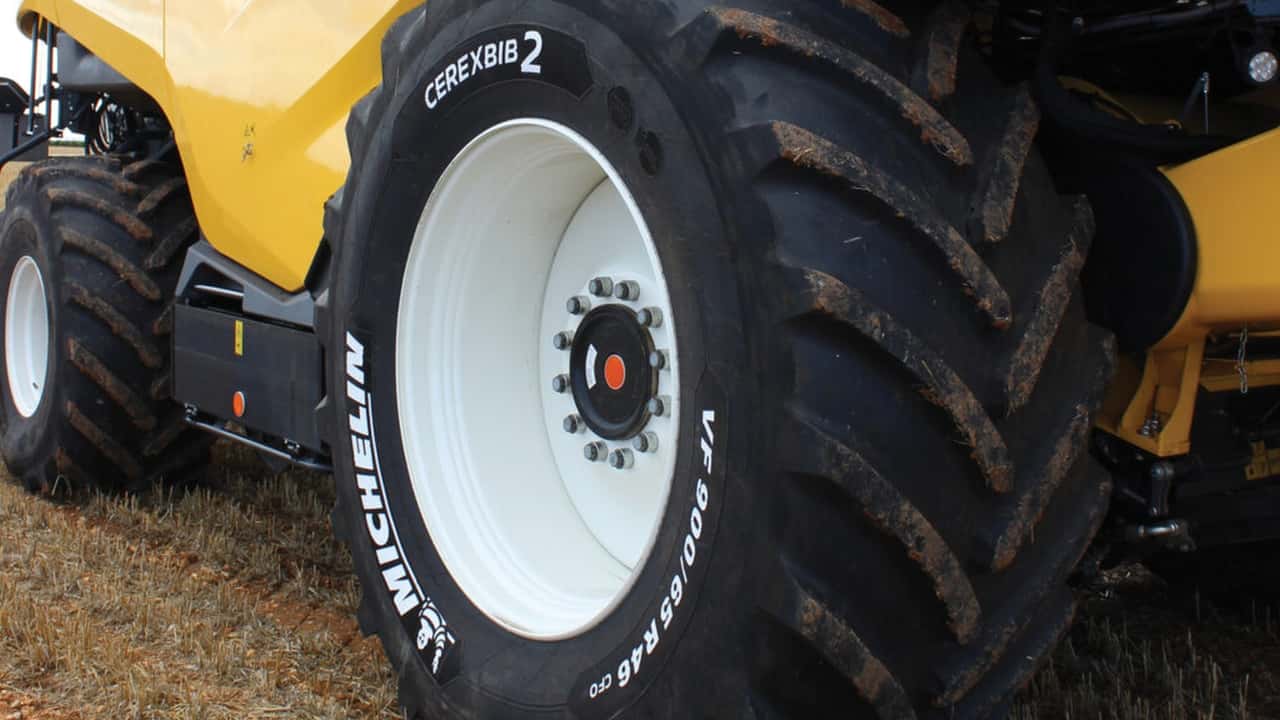Michelin Lancia i Nuovi Pneumatici CerexBib 2 per Mietitrebbia New Holland