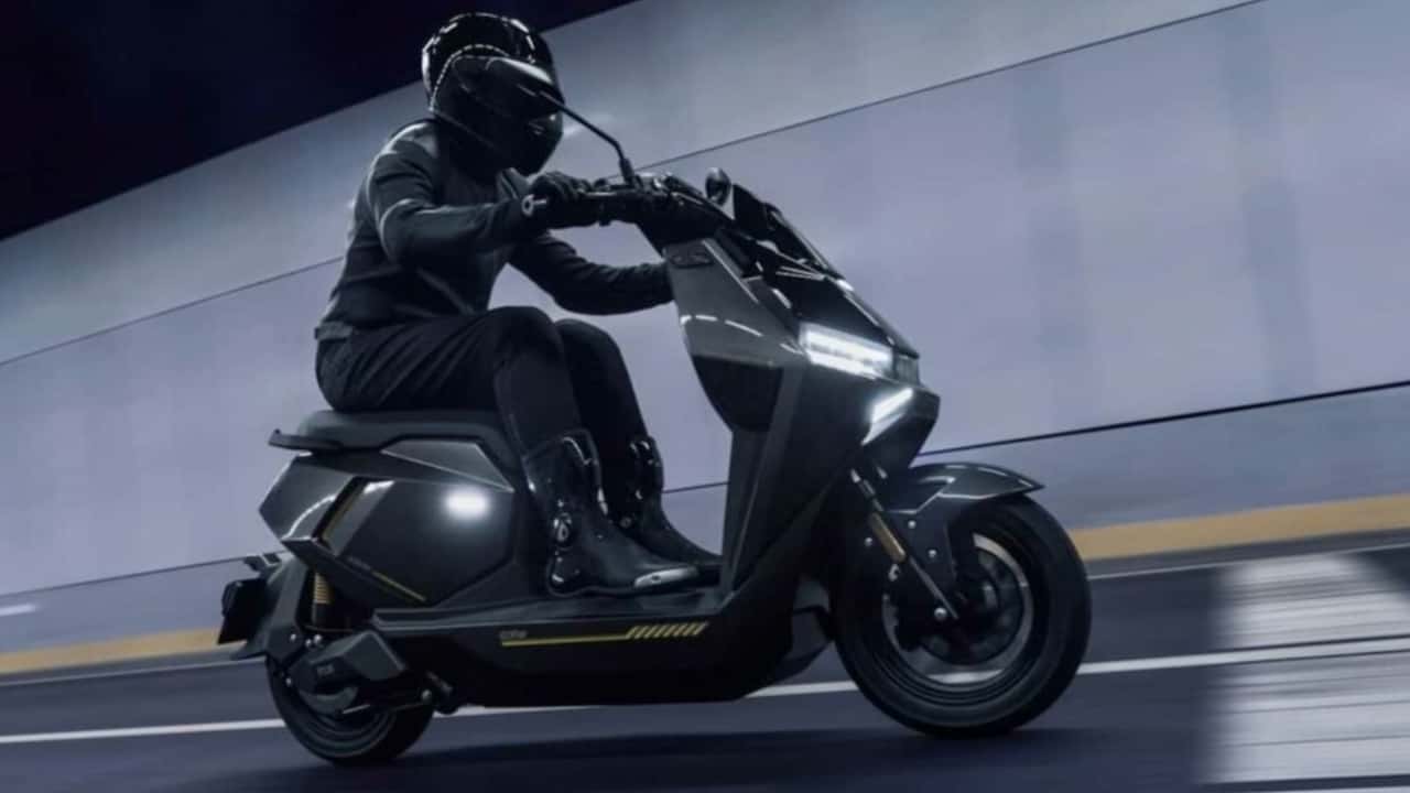 Indonesia Wants People To Buy EV Motorcycles So Bad It’s Literally Offering Cash