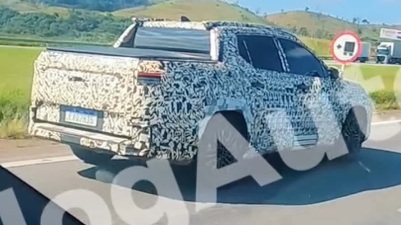 Flagra: nova picape da Toyota no Brasil