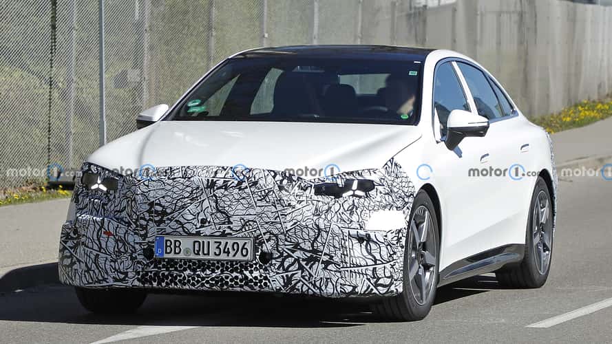 Die Elektro-C-Klasse von Mercedes verliert an Tarnung