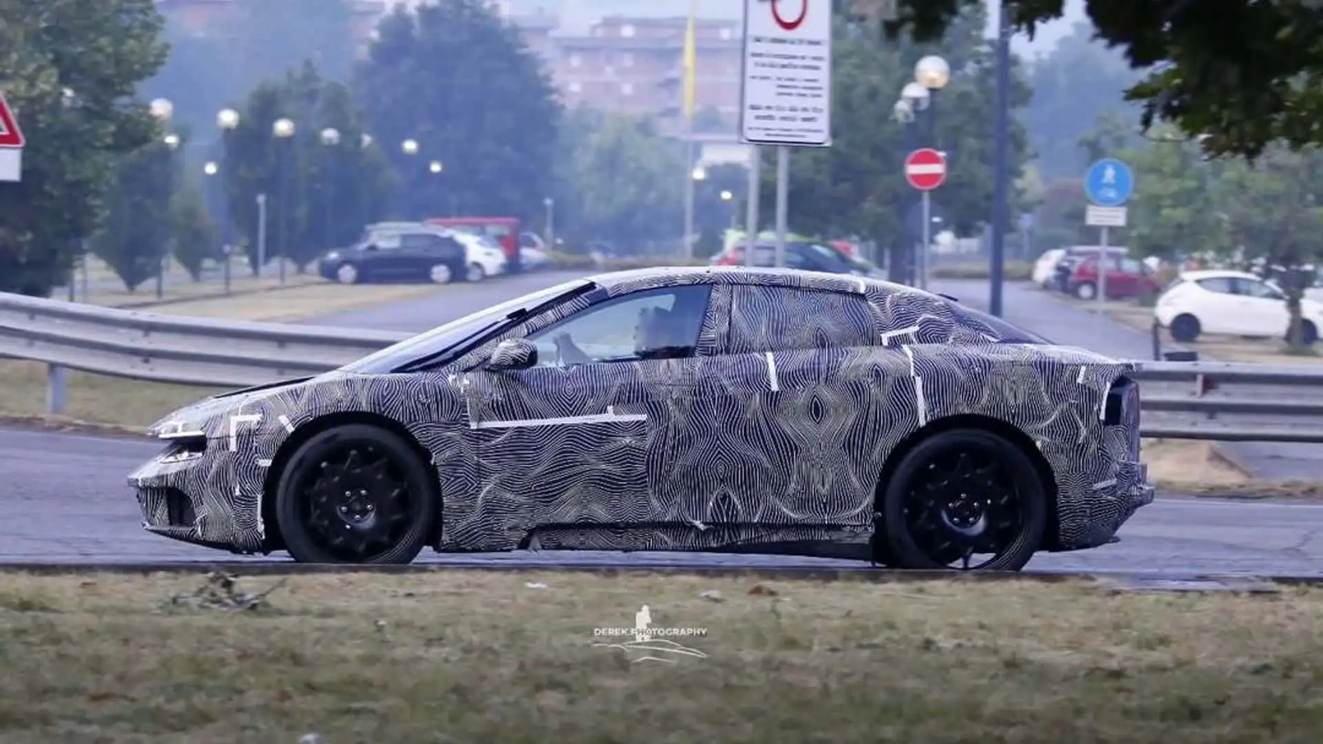 https://cdn.motor1.com/images/mgl/MkgZ8E/s1/ferrari-luce-spy-photo.webp