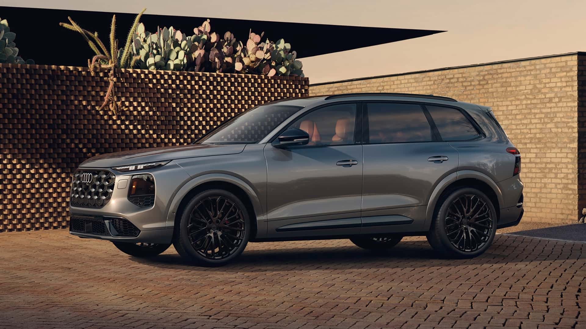 https://cdn.motor1.com/images/mgl/MkgZpp/s1/2027-audi-sq7.jpg