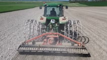 Somac presenta ruote a gabbia in acciaio per trattori in risaia e terreni saturi: pale asimmetriche, autopulizia e trazione senza slittamento nel fango.
