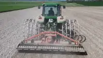 Somac presenta ruote a gabbia in acciaio per trattori in risaia e terreni saturi: pale asimmetriche, autopulizia e trazione senza slittamento nel fango.