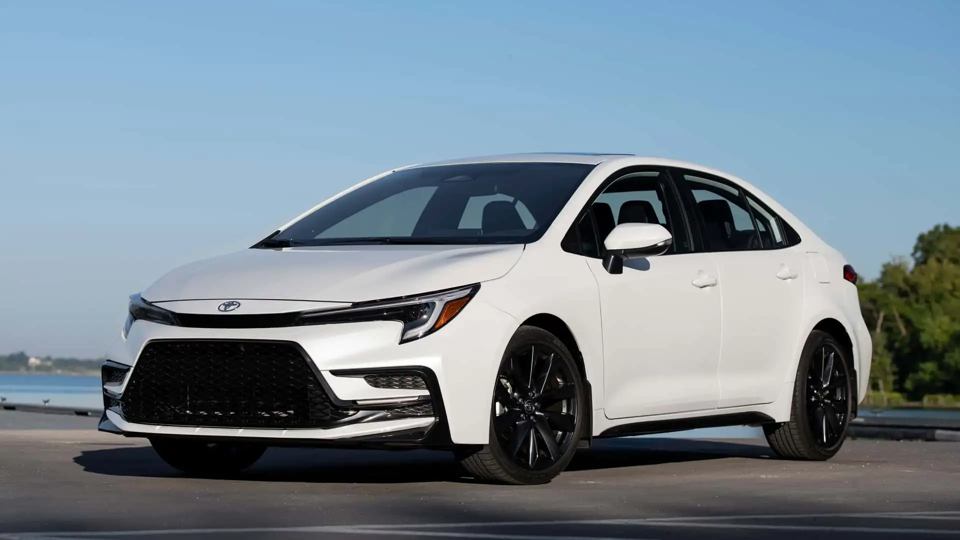 https://cdn.motor1.com/images/mgl/Mkge3E/s1/2026-toyota-corolla.webp