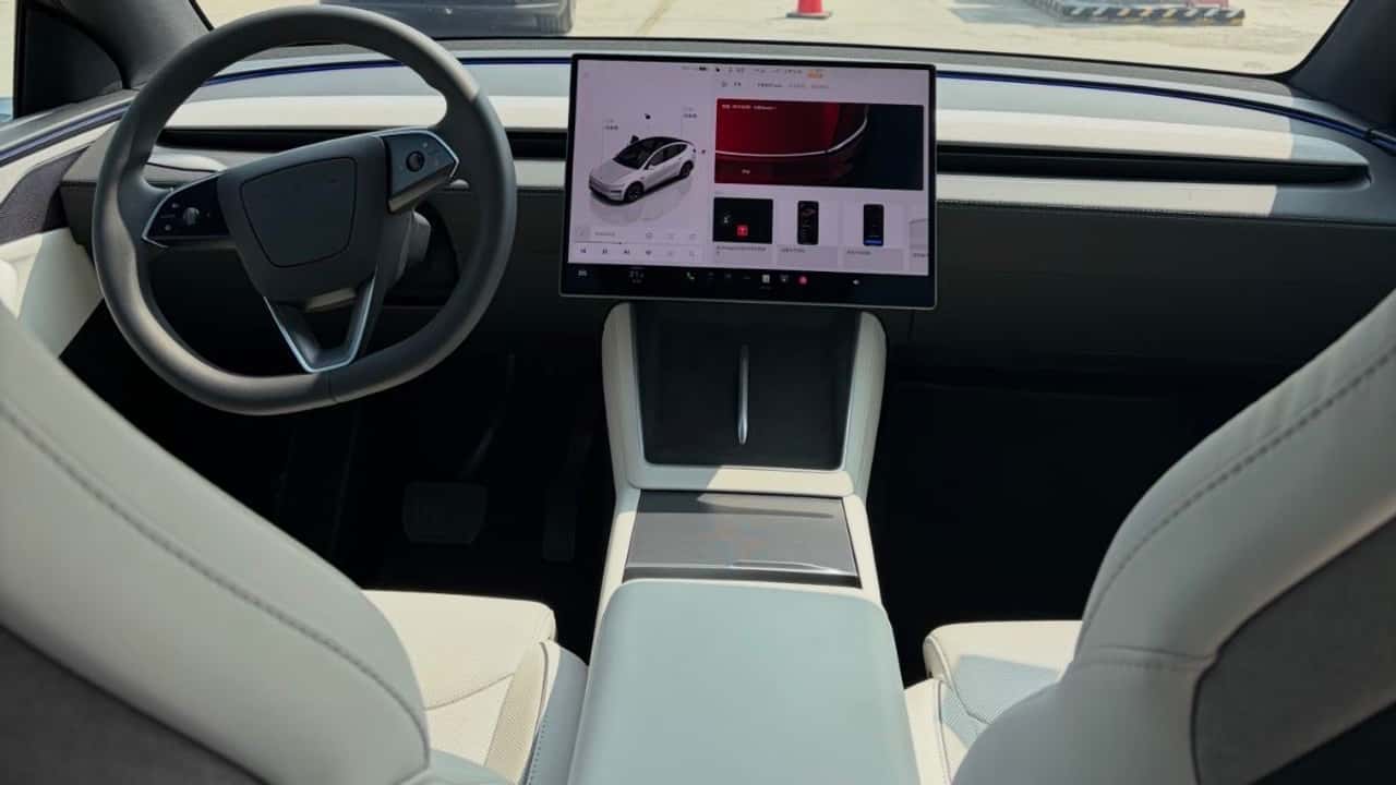 Gli interni della Tesla Model Y hanno un nuovo colore (in Cina) 2