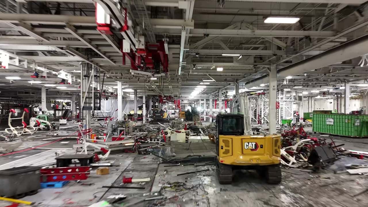 Tesla przebudowuje fabrykę w Fremont na zakład produkcji robotów humanoidalnych