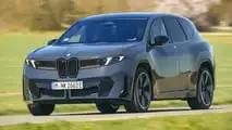 BMW iX3 50 xDrive (2026) in prova