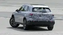 2023 Mercedes GLC mit minimalem Tarnfoto