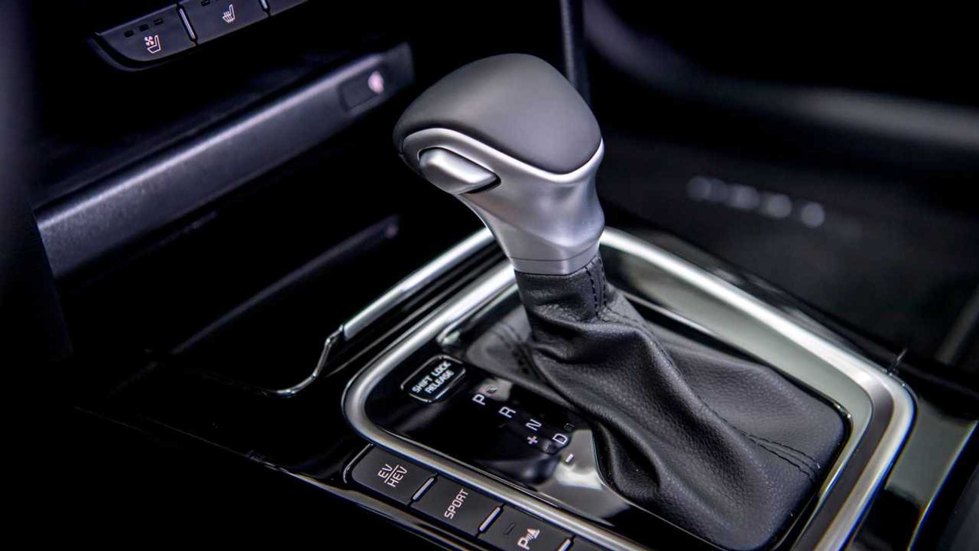 https://cdn.motor1.com/images/mgl/Mkkev8/s1/2023-kia-xceed.jpg