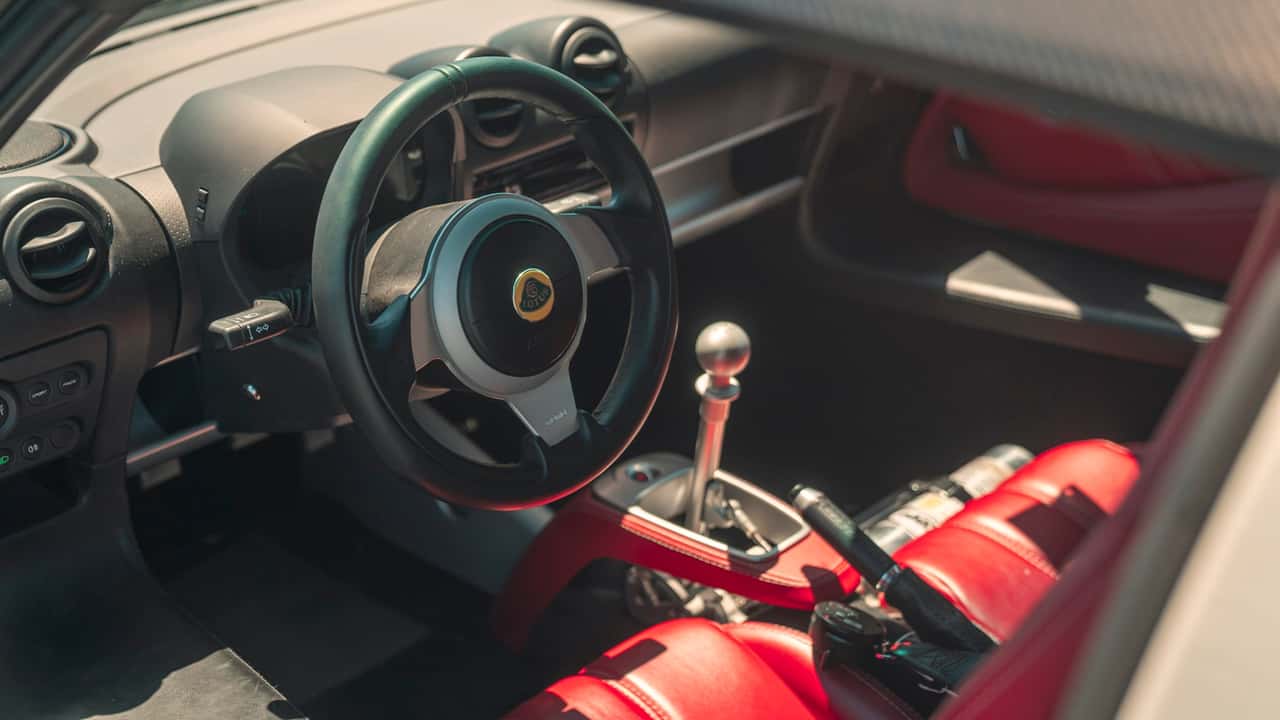 EXIGE INTERIOR-01