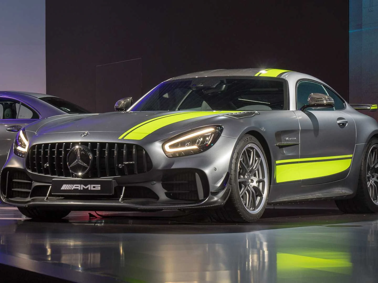 Mercedes-AMG GT R Pro chega ao Brasil por R$ 1.699.900