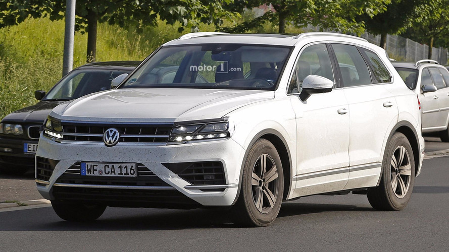 2018 VW Touareg spy photo