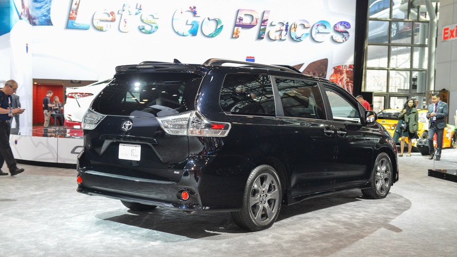 2018 Toyota Sienna Gets A Minor Facelift Some Much Needed Tech 2018 Toyota Sienna New York 2017