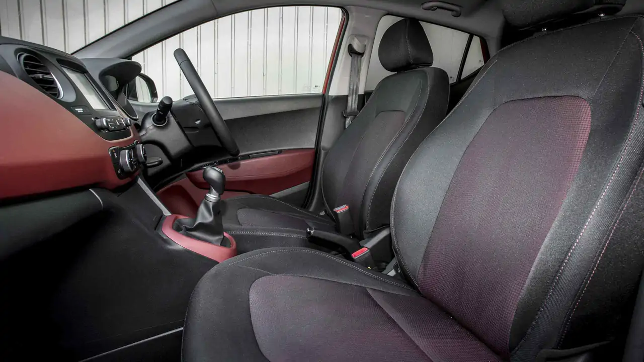 i10 door speaker size