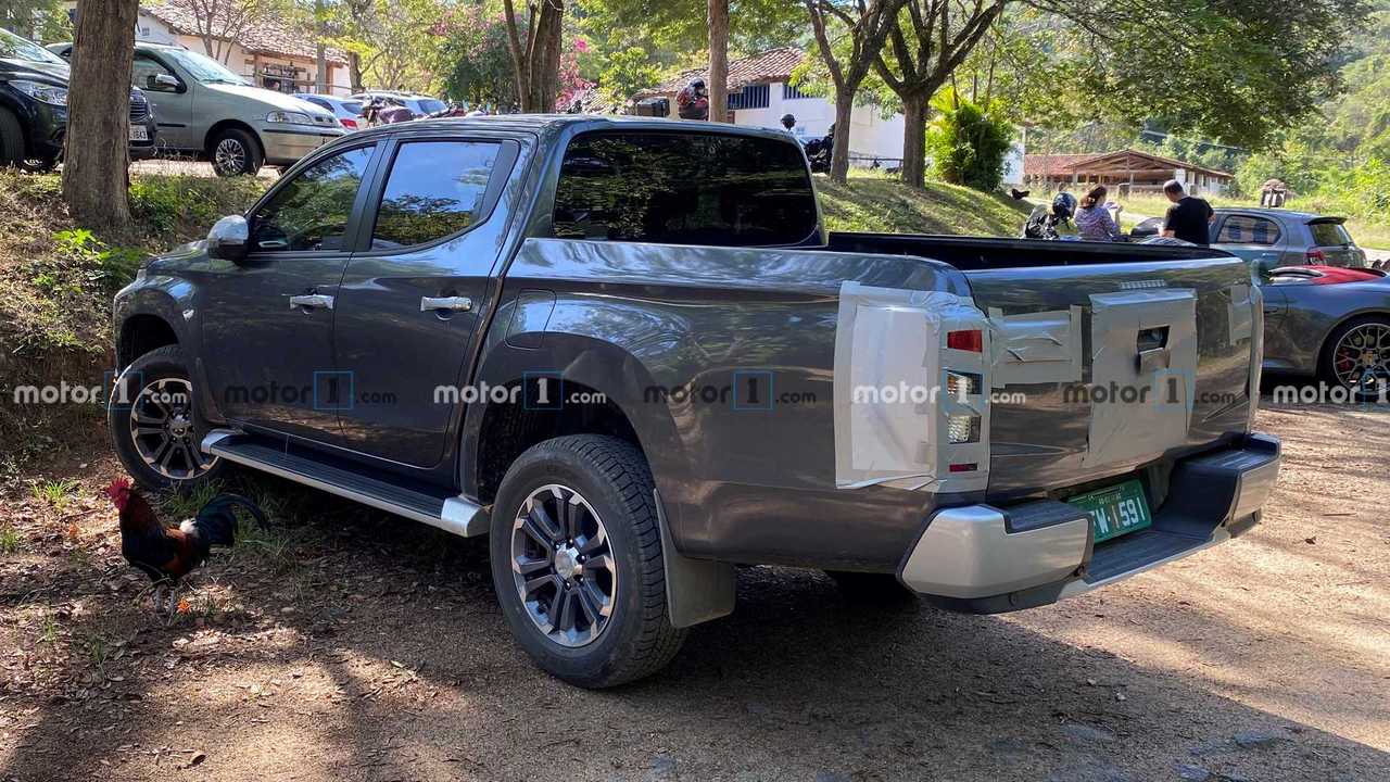 Flagra Nova Mitsubishi L200 2021