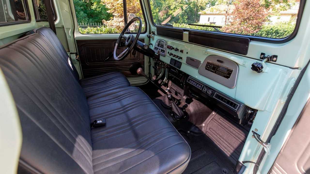 Toyota FJ-45 Land Cruiser 1973 Interior