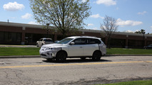 2017 Nissan Pathfinder facelift spy photo
