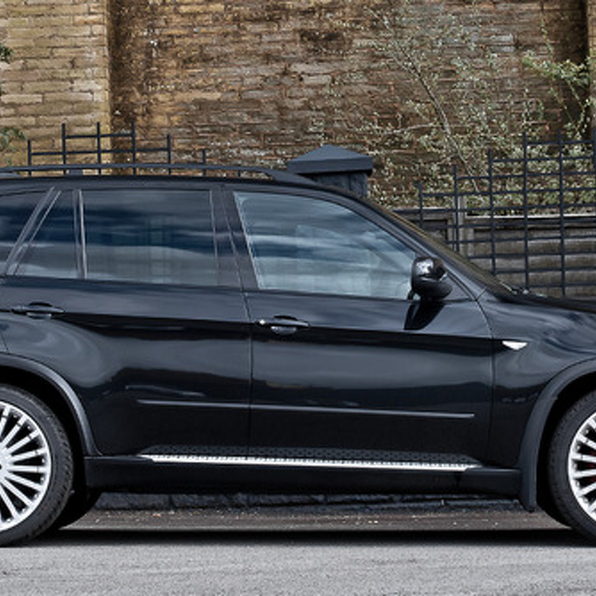 Kahn Design X5 proves CUSTOM does not equal GAUDY
