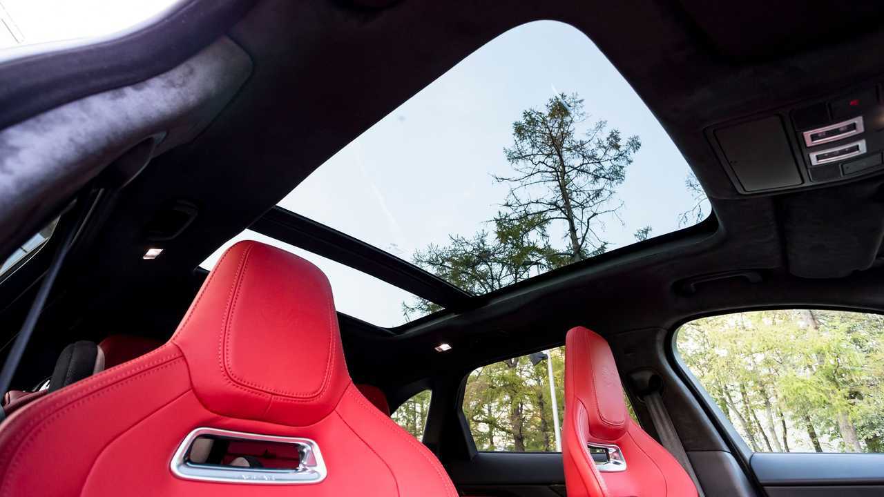 Jaguar F-Pace SVR Интерьер