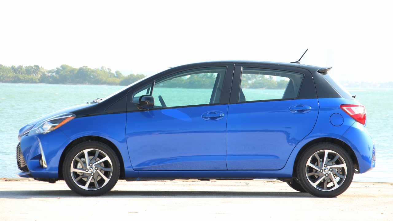 Обзор Toyota Yaris Liftback SE 2018 года