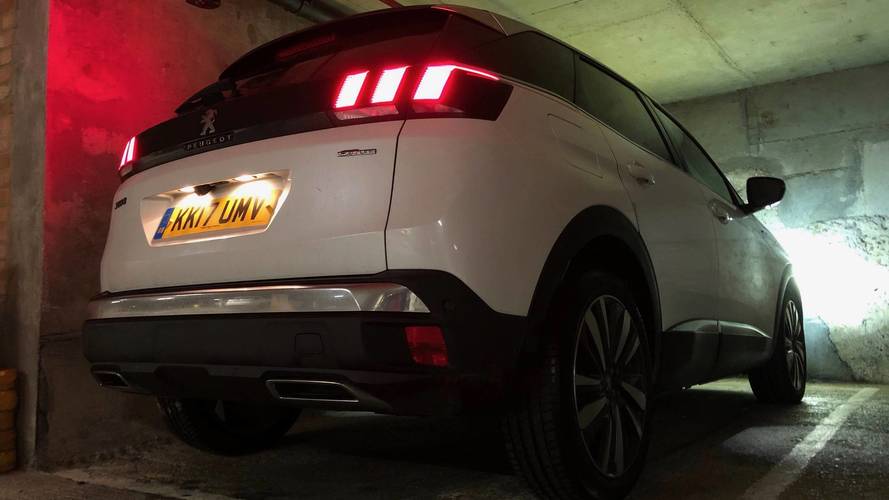 Peugeot 3008 SUV Christmas Shopping