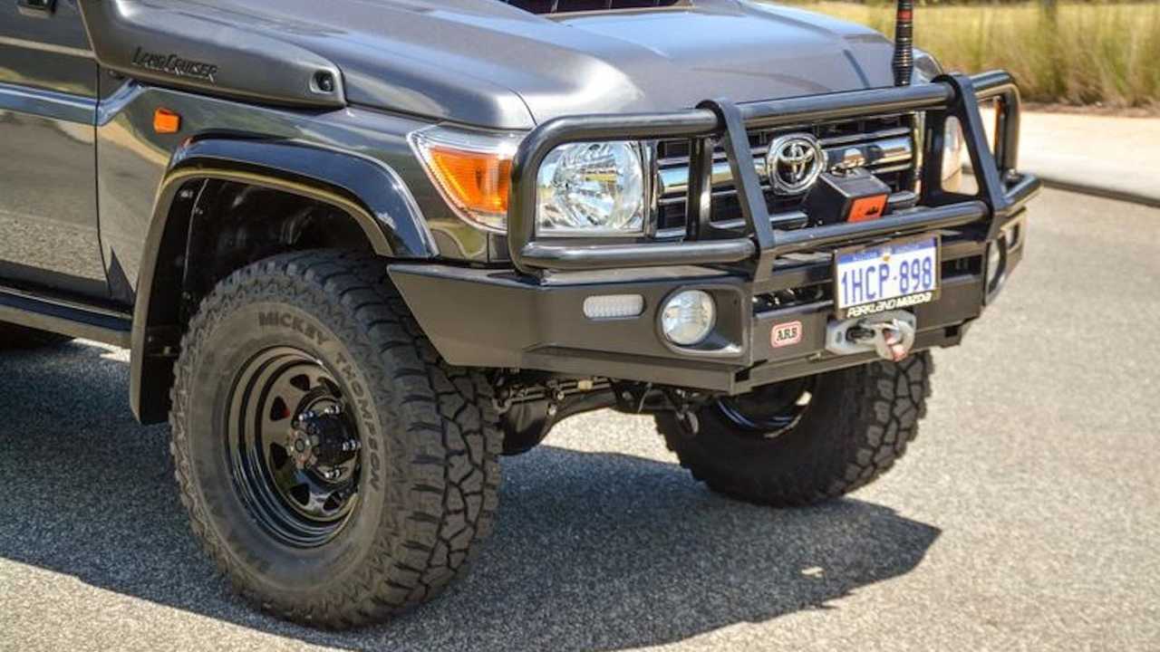Toyota Land Cruiser GXL 6x6 2019 conversión en pick-up